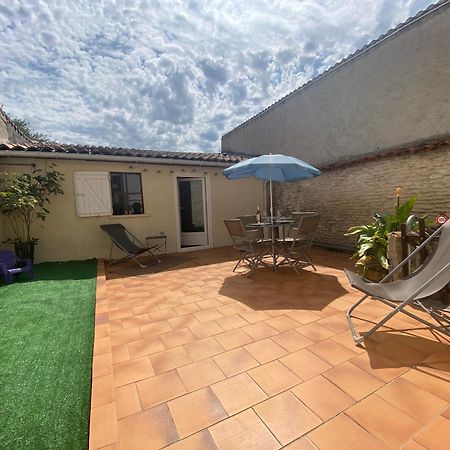 Charmante Maison Avec Cour Privative コニャック エクステリア 写真