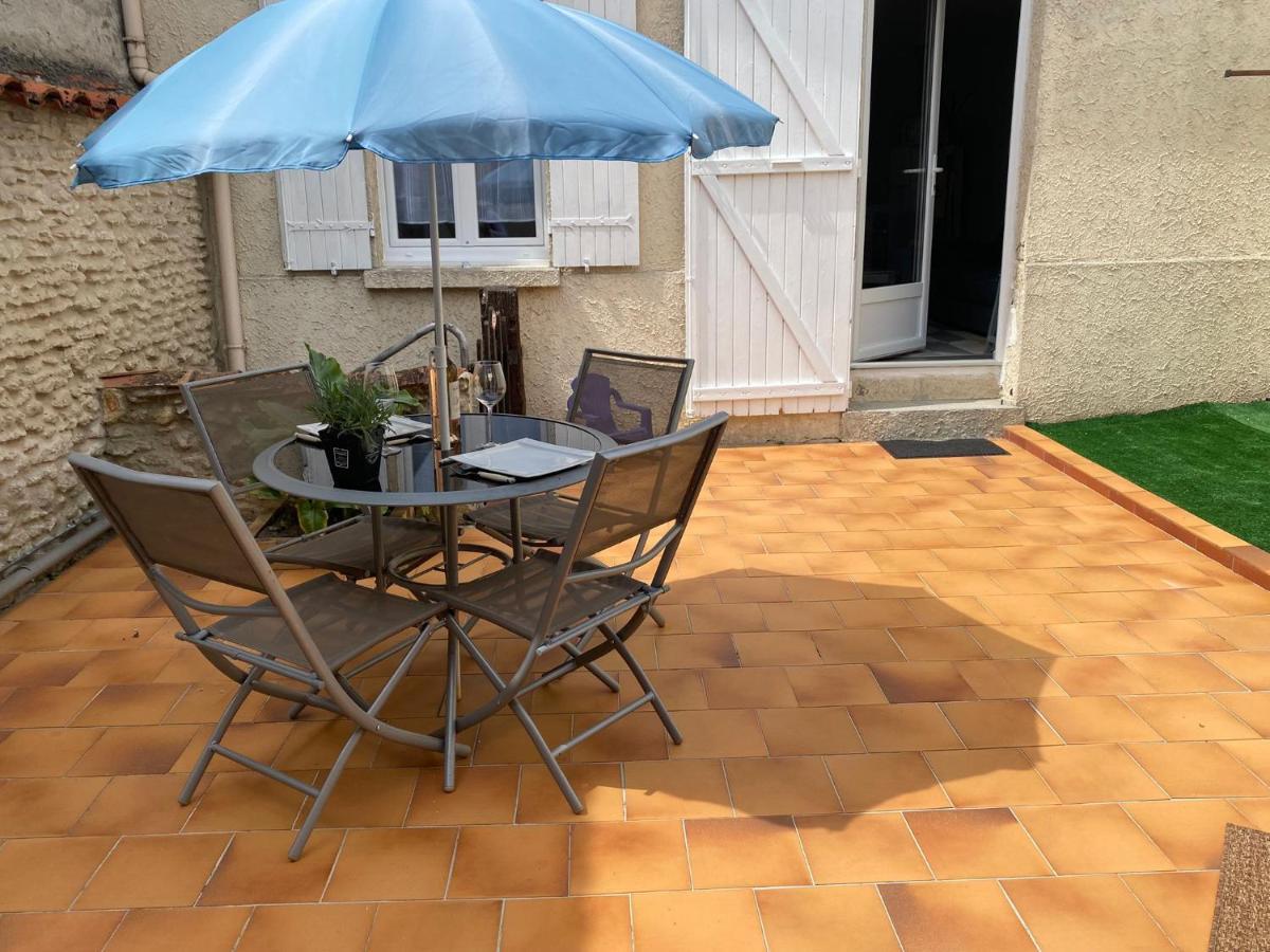Charmante Maison Avec Cour Privative コニャック エクステリア 写真