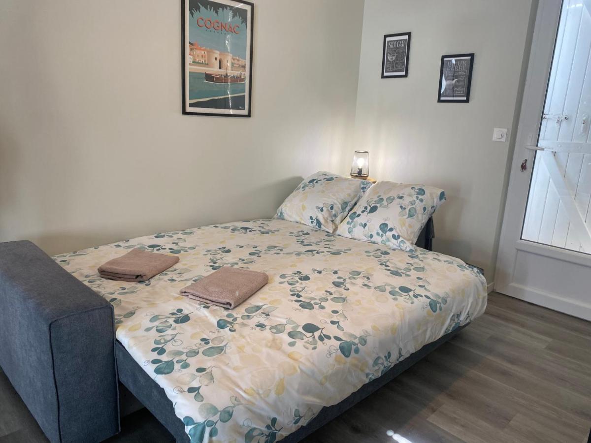 Charmante Maison Avec Cour Privative コニャック エクステリア 写真