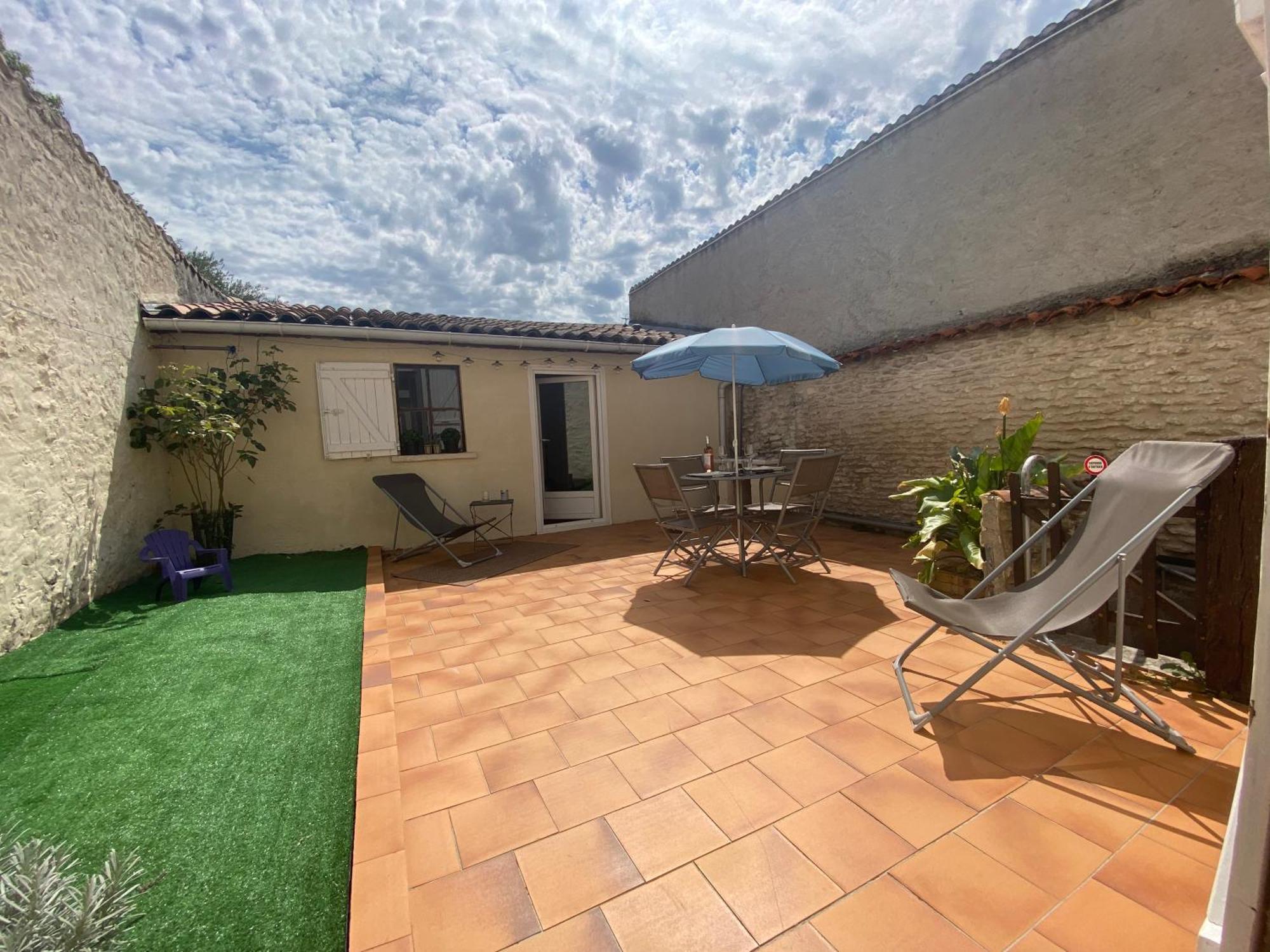 Charmante Maison Avec Cour Privative コニャック エクステリア 写真